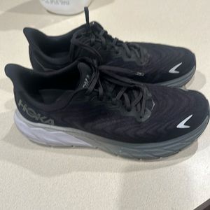 Hoka Arahi 6 men’s size 11.5 gently used no wear on them.